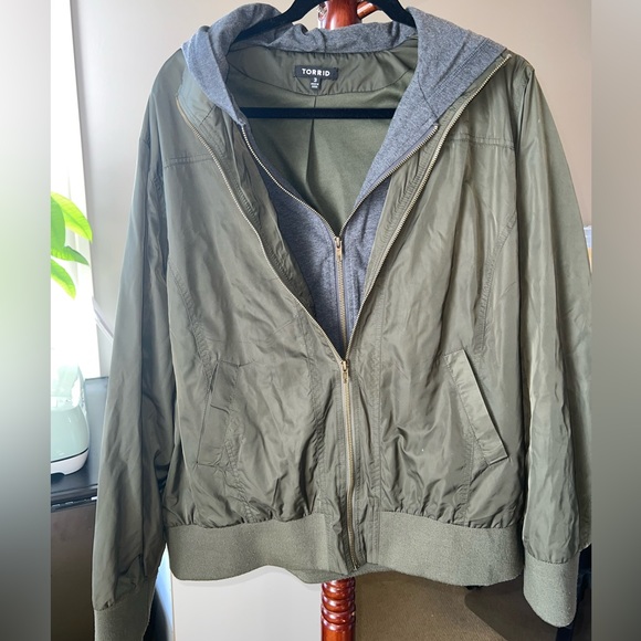 Torrid sz 3 bomber jacket - Picture 1 of 4